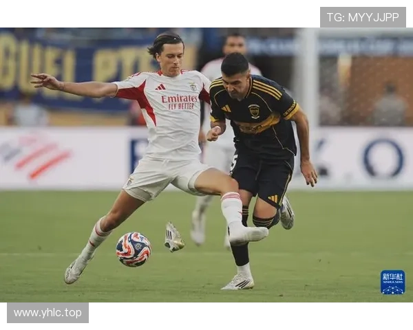 本菲卡两青年球迷辱维尼修斯