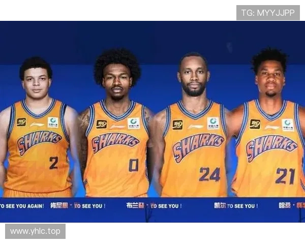 麦基社媒晒图：加盟后首次与球队合练